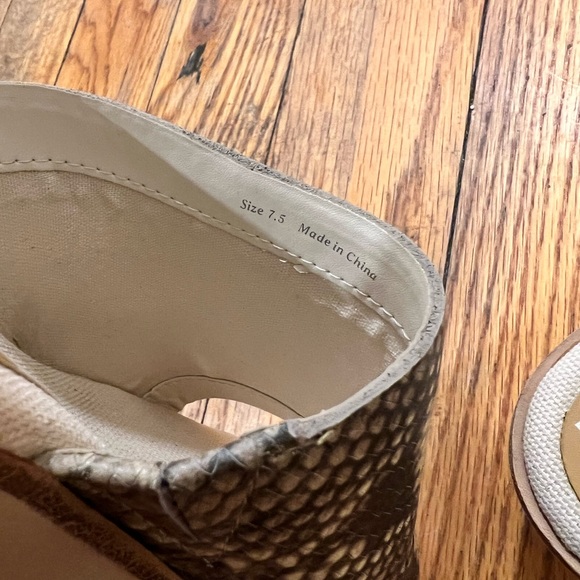 Dolce Vita Snake Print Platform Slip On Sandals Size 7.5 - Picture 6 of 7